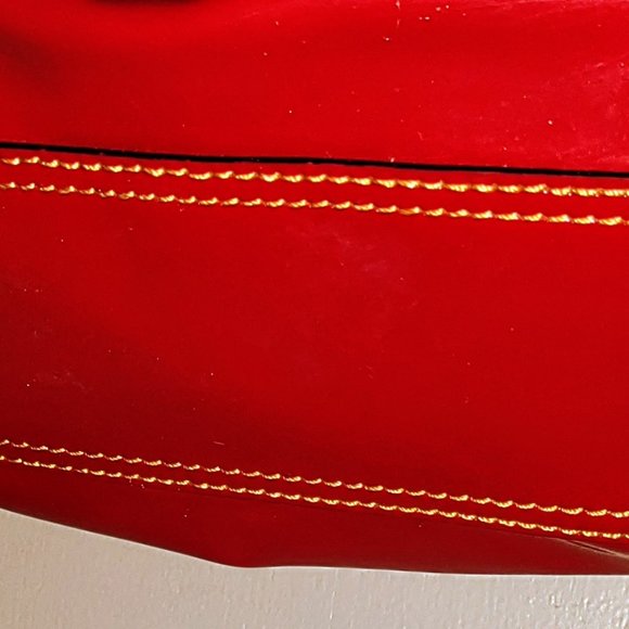 Fendi Tulipano Patent Leather B (Buckle) Rare Vintage Handbag - Picture 10 of 16